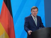 يوهان فاديفول في اجتماع بمدينة برلين.