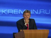 موسكو، روسيا - 18 ديسمبر: شوهد دميتري بيسكوف، المتحدث باسم الرئيس فلاديمير بوتين، وهو يحضر الفعالية الرئاسية