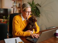 بعد إيقاف العمل بقرار غلق المحال والمراكز التجارية والمطاعم في الساعة 11 مساء