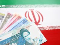 هبوط قياسي للريال الإيراني أمام الدولار