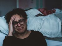 حلمت أن ابي مات وهو ميت وبكيت عليه بكاء شديد