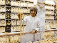 الذهب يستقر قرب أعلى مستوى