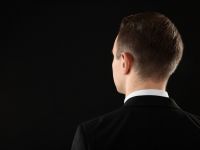 القبض على مغن شهير بعد شكاوى بالاغتصاب والتحرش..تفاصيل