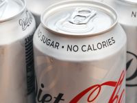 امرأة تتخلص من كتلة خطيرة في المعدة بعد علاج غير متوقع بالدايت كولا