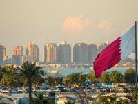قطر تعلن التصدي لهجمة صاروخية بالتزامن مع تصاعد التوتر العسكري في المنطقة.