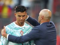 علامات الاستياء تظهر على وجه رونالدو لحظة تبديله خلال مباراة البرتغال وكرواتيا