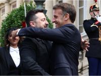 Emmanuel Macron and Volodymyr Zelensky