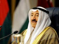 لم يكمل الشيخ صباح الأحمد الصباح تعليمه الجامعي بعد أن تلقى دراسته الأولية في المدرسة المباركية.
