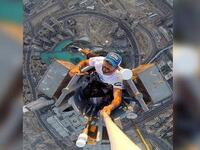 سيلفي فزاع
صعود نائب حاكم دبي حمدان بن محمد آل مكتوم "فزاع"  إلى قمة برج خليفة الأعلى في العالم والتقاط سلفي يظهر مدينة دبي كالأحلام.