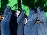 Afghan women wait in line to vote at a polling centre for the country's legislative election in Herat province on October 20, 2018.
HOSHANG HASHIMI / AFP