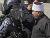 A Druze man speaks to a member of the Israeli security forces during a protest by members of the Druze community against municipal elections. (JALAA MAREY / AFP)