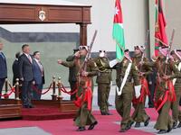 Iraq's President Barham Salih and Jordan's King Abdullah II (R) review an honor guard at Amman's military airport, on November 15, 2018. 
Khalil MAZRAAWI / AFP