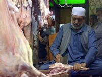  Pakistani butcher Nisar Charsi prepares meat in his restaurant in Namak Mandi in Peshawar.
ABDUL MAJEED / AFP