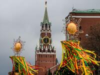 A picture taken on March 1, 2019 shows the decorations for the Shrovetide spring festival outside the Kremlin in Moscow. Mladen ANTONOV / AFP