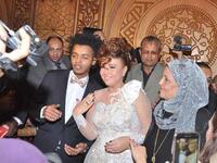 الممثلة مي كساب و مطرب المهرجانات الشعبية محمد صلاح الشهير بـ أوكا، إذ يبلغ فارق العمر بينهما ما يزيد عن 9 سنوات