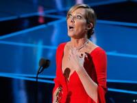 نالت أليسون جاني جائزة أوسكار أفضل ممثلة مساعدة عن دورها في فيلم "I, Tonya". وتجسد أليسون دور أمّ البطلة الأولمبية الأمريكية في رياضة التزلج تونيا هاردينج.