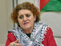 هي ابنة الشاعرة الفلسطينية زهيرة صباغ 