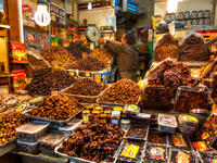 Souk Al Mubarakiyah, Kuwait. This is a popular, traditional souk home to all kinds of Oriental souvenirs and handmade products, as well as meat, fish, fruits and vegetables(www.flickr.com)