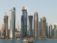 تصدرت قطر القائمة لأنها الدولة الوحيدة التي يصل مؤشر المخاطر فيها حسب AON إلى درجة صفر، كما لم تتعرض لأي مخاطر أو أزمات سياسية أو أمنية أو عسكرية أو اقتصادية أو اجتماعية أو صحية، ولم تنشر أي من وزارات الخارجية بالعالم أي بيان تحذير للسفر إلى قطر.