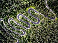 الجائزة الثانية عن فئة الطبيعة صورة بعنوان "Infinite road to Transylvania" "الطريق اللانهائي إلى ترانسيلفانيا" وهو إقليم يقع في قلب رومانيا، التقطت من قبل كالين ستان