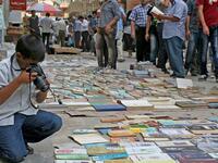 People browsing the books  in al-Mutanabbi Street in Baghdad (Twitter)