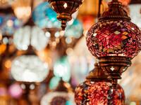 أعلن سوق التنين، بمناسبة اقتراب حلول شهر رمضان الكريم، عن استضافة سوق رمضاني يضم العديد من العروض الخاصة على الأطعمة والمأكولات ومنتجات الديكور المنزلي ومنتجات الموضة.