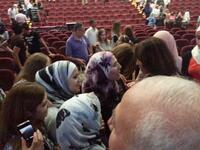 تواجدت في الحفل الحاجة "أم شادي" والدة الفنان محمد عساف الذي بدوره قام بتحيتها خلال الحفل على طريقته الخاصة