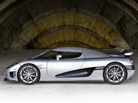 Koenigsegg CCXR Trevita – $4.8 million the most expensive street-legal production car in the world, this is coated with real diamonds. Yes, you read that right. ‘Trevita’ is an abbreviation translating into ‘three whites’. The carbon fibers are indeed coated with a diamond dust-impreganted resin/Twitter 