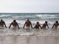 Palestinian children, members of a swimming club, participate in a training session in Beit Lahia in the northern Gaza Strip, on October 4, 2018. (SAID KHATIB / AFP)