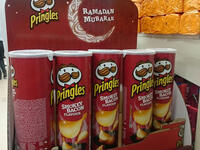 Good intention but maybe slightly missed the point. Pringles whishes a happy Ramadan with Bacon flavored chips. Pork is one of the forbidden foods in Islam. Advertising it during Ramadan might not get you the greatest returns.