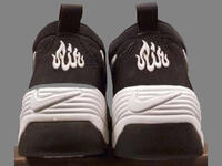 An unconscious belief? Nike revealed its religious affiliation when designing these sneakers. Or was it just by accident? The brand had to recall 38,000 pairs of the shoes worldwide in order not to offend Muslims, imposed a sales ban and apologized. In return, the Council on American- Islamic Relations urged Muslims not to boycott Nike products.