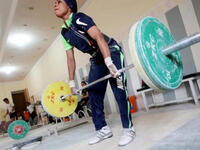 arab woman weightlifter