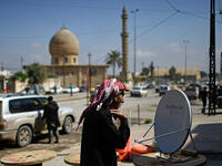 Following the battle, some already start looking into the future. In east Mosul, where fighting has been less destructive, many shops, markets and café places have re-opened. Here, an old man inspects a satellite dish. From 2014 until its defeat, Daesh forcefully prevented residents from having contact with the rest of the world.