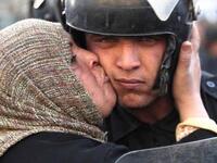 Egyptian woman kisses a security police, Jan 25.