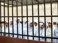 فتيات اخوانيات في المحكمة 