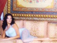 ألين سكاف-عارضة أزياء لبنانية سابقة، مسيحية وهي زوجة هانيبال القذافي وظهرت إلى العلن عندما قام زوجها بضربها بشدة.
