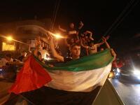  فلسطينيون يحتفلون بفوز عساف في عرب أيدول