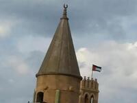 العلم الفلسطيني يرفع على برج الساعة في عكا 