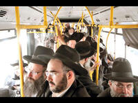 حافلات يهودية بدون اختلاط مع النساء 