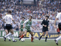 في مونديال إسبانيا عام 1982، شارك المنتخب الجزائري ضمن المجموعة الثانية التي ضمت ألمانيا الغربية والنمسا والتشيلي. وفاز على ألمانيا الغربية 2-1، وخسر أمام النمسا 2-0، وفاز على تشيلي 3-2. 