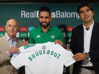 لاعب الوسط المهاجم الجزائري رياض بودبوز (ريال بيتيس: جاء من مونبيلييه، ويرى النقاد أن صاحب الـ 27 عاماً يتناسب مع الليغا جيداً بسبب الصفات التي يتمتع بها. سجل الدولي الجزائري العام الماضي مع مونبلييه 11 هدفاً خلال 33 مباراة.