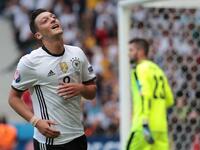 صانع الألعاب الألماني مسعود أوزيل (آرسنال): يتقاضى 18 مليون دولار سنوياً من بينها راتب سنوي يصل إلى 12 مليون دولار.