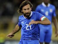 صانع الألعاب الإيطالي أندريا بيرلو: أحد أبرز لاعبي الوسط في تاريخ الكرة الحديث وبلاده، ساهم صاحب الـ 34 عاماً في فوز الآتزوري بنسخة 2006. سيبني الفريق تكتيكاته حول صاحب اللحية الكثيفة القادر على التمرير وإيجاد الحلول في أصعب الأوقات.