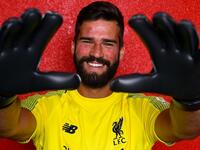 البرازيلي أليسون بيكر: من روما إلى ليفربول عام 2018 مقابل 75 مليون يورو.
