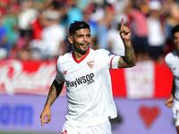 8. لاعب الوسط الأرجنتيني إيفر بانيغا (إشبيلية) 121 مراوغة ونسبة نجاح 68%.