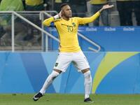 المركز الثالث: المهاجم البرازيلي نيمار (برشلونة) - مجموع المداخيل: 37.5 مليون دولار منها 14.5 كراتب سنوي.