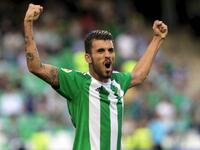 داني سيبايوس (20 عاماً): انضم لفريق ريال بيتيس الأساسي عبر فريق الشباب، لعب دوراً رئيسياً في وصول منتخب إسبانيا لنهائي بطولة أوروبا تحت 21 عاماً. أعرب ريال مدريد عن رغبته في ضمه مؤخراً. يتمتع بمهارة عالية في التلاعب بالكرة، بمعدل استحواذ 68%، ودقة تمرير 81% في الليغا.