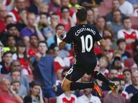 لاعب الوسط البرازيلي فيليب كوتينيو (ليفربول) بطول 171 سم.