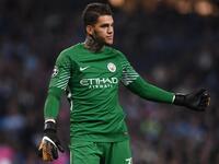 البرازيلي إيديرسون: من بنفيكا إلى مانشستر سيتي عام 2017 مقابل 40 مليون يورو.