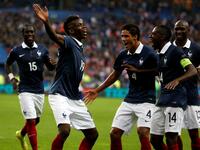 المجموعة الأولى: فرنسا x سويسرا (19 يونيو): يعد منتخب الديوك صاحب الضيافة والذي تزخر صفوفه بالنجوم الشابة أحد أبرز المرشحين للفوز باللقب، إلا أنه سيكون عليه أولاً تخطي عقبة غريمه السويسري العنيد.